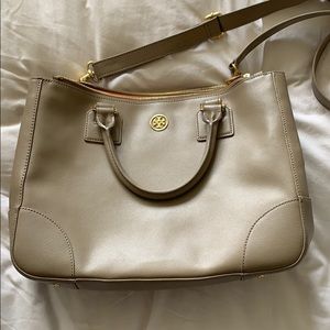 Lightly used ran Toy Burch Robinson